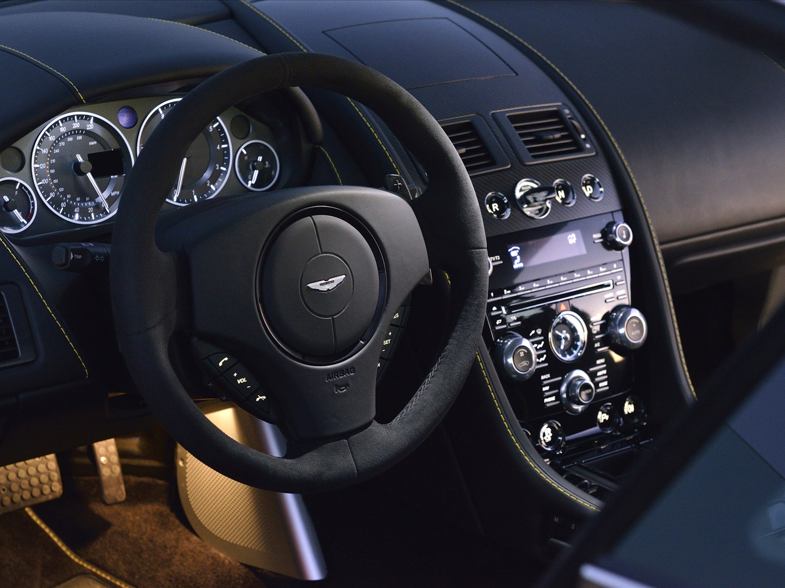 Aston Martin V12 Vantage S 2014